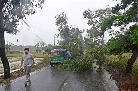 Powerful Cyclone Mocha floods homes, cuts communications in western Myanmar, at least 700 injured